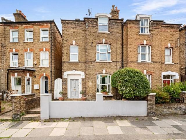 Flat for sale in London Borough of Lewisham, Greater London