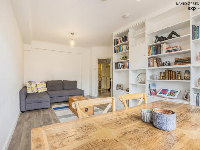 Flat for sale in Tower Liberty, Wapping