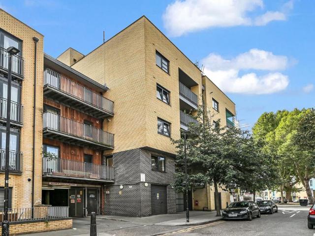 Flat for sale in Bromley-by-Bow, Greater London