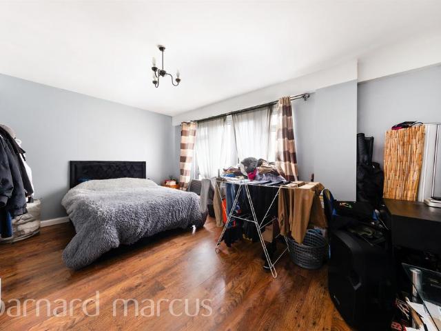 Flat for sale in London Borough of Lewisham, Bell Green