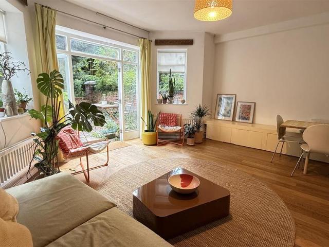 Flat for sale in South Hampstead, Greater London