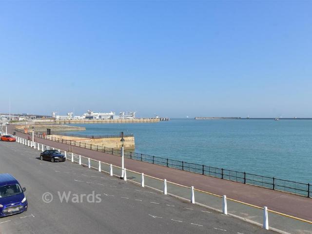 Flat for sale in Clarendon, Ash