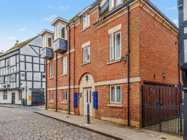 Flat for sale in St Clements, Worcestershire