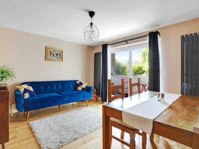Flat for sale in London Borough of Lewisham, Forest Hill