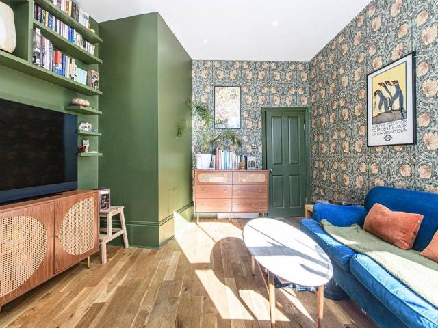 Flat for sale in Kilburn, Greater London