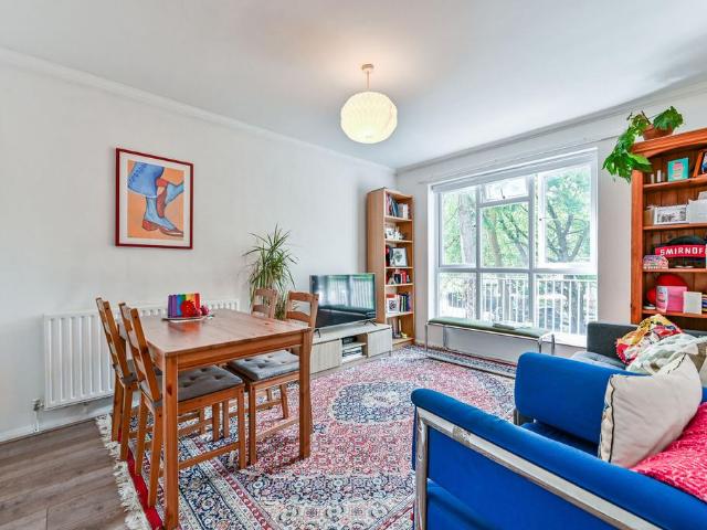 Flat for sale in Islington, Greater London