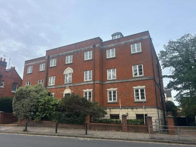 Flat for sale in Reading