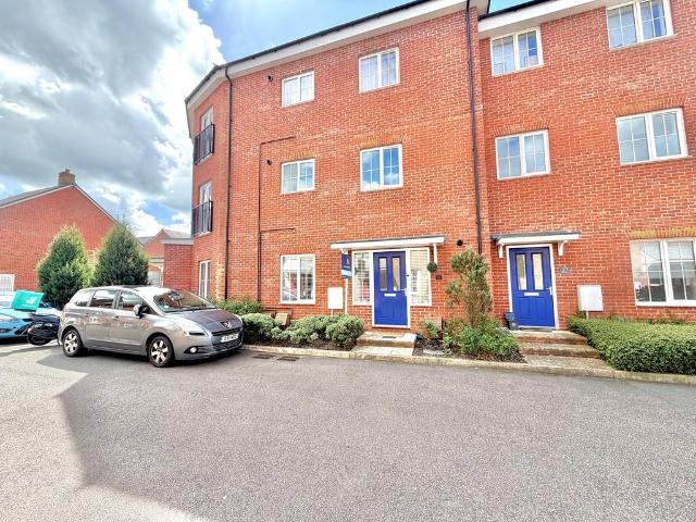 Flat for sale in Buckingham, Buckinghamshire