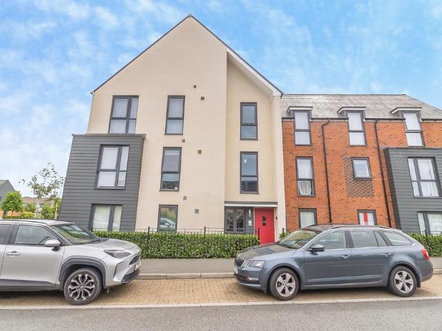 Flat for sale in Brooklands, Milton Keynes