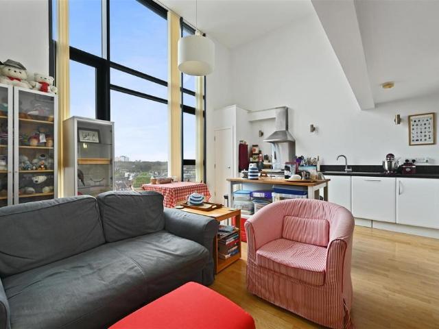 Flat for sale in London Borough of Ealing, Greater London