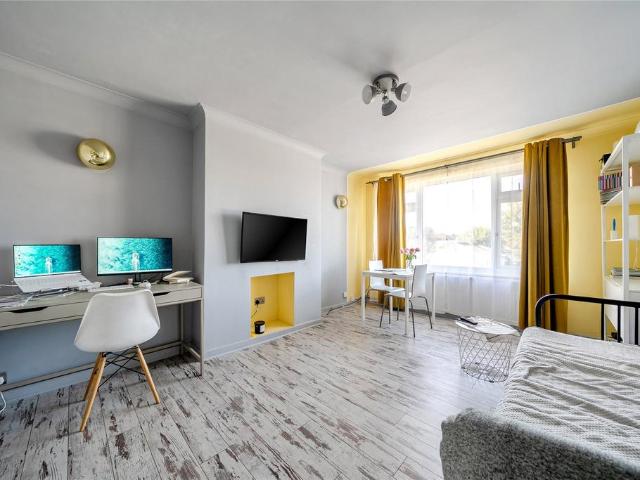 Flat for sale in Poverest, Greater London