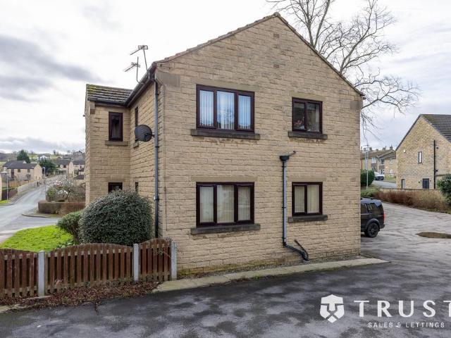 Flat for sale in Hightown, West Yorkshire