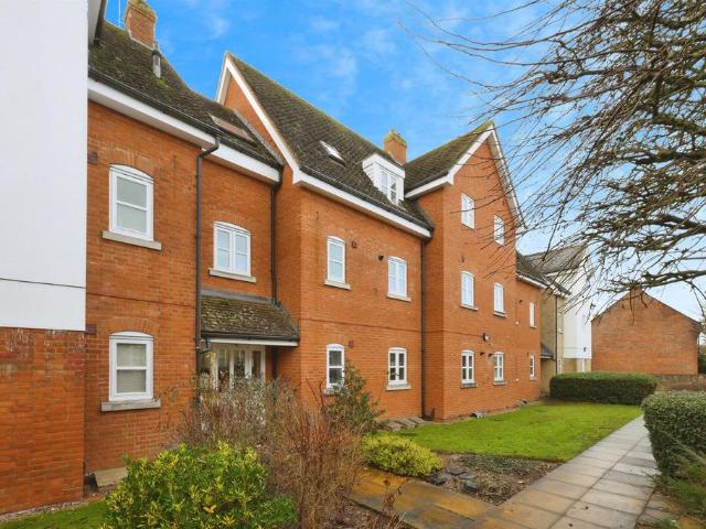 Flat for sale in Kings Hill, Colliers End