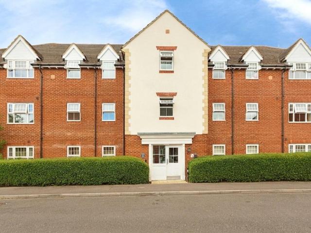 Flat for sale in Walton, Aylesbury