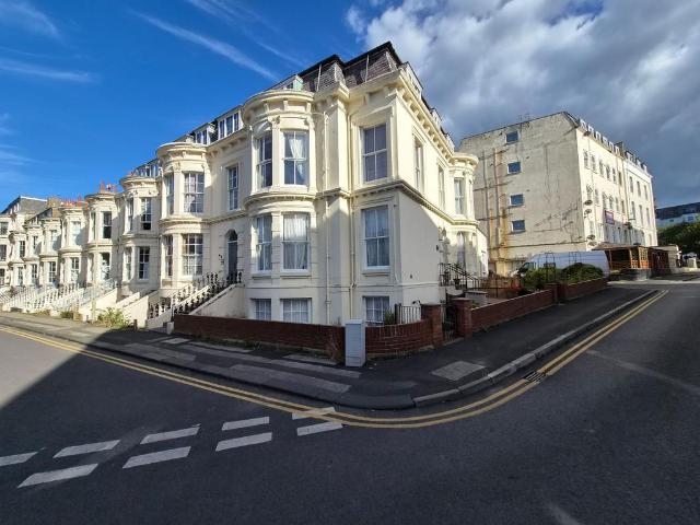 Flat for sale in South Cliff, Kepwick