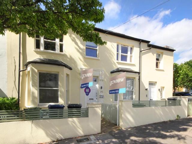 Flat for sale in London Borough of Ealing, Greater London