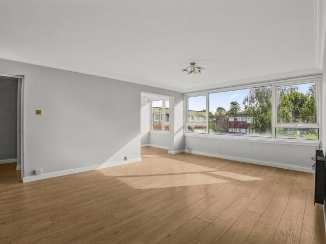 Flat for sale in Abbotswood, Guildford