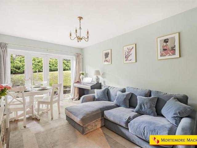 Flat for sale in Southgate, Greater London