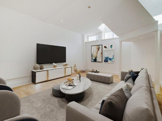 Flat for sale in Barnsbury, Greater London