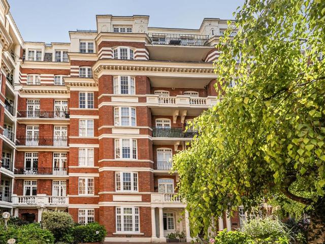 Flat for sale in St. John's Wood, Greater London