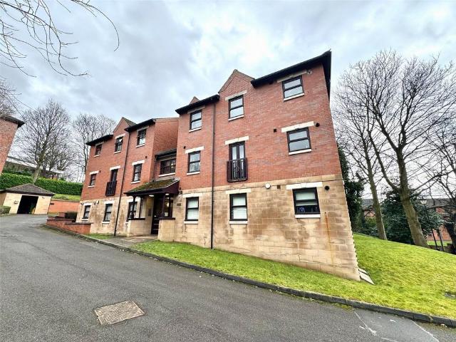 Flat for sale in Wrenthorpe, West Yorkshire