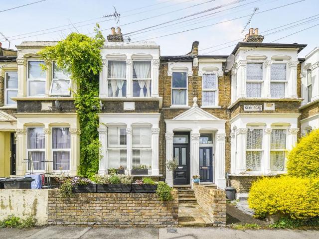 Flat for sale in Homerton, Greater London