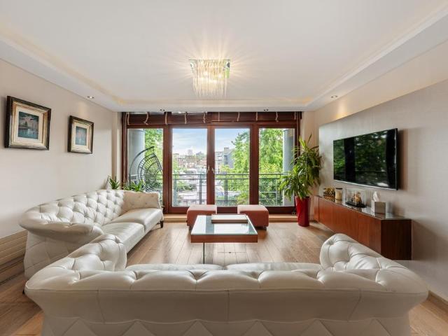 Flat for sale in Tower Liberty, Wapping