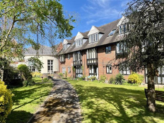 Flat for sale in Salisbury, Wiltshire