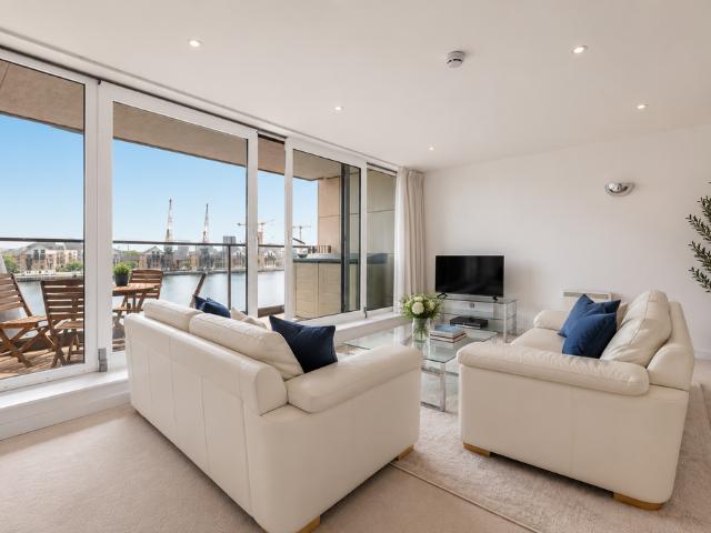 Flat for sale in Canning Town, Greater London