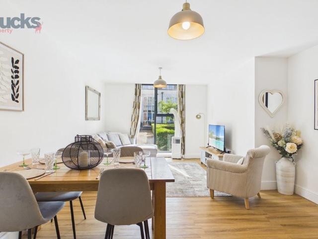 Flat for sale in Saunderton, Buckinghamshire
