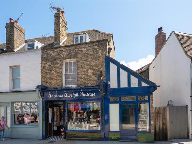 Flat for sale in Thurston Park, The Bridge