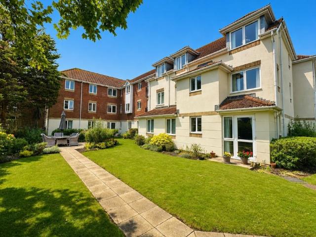 Flat for sale in Highcliffe