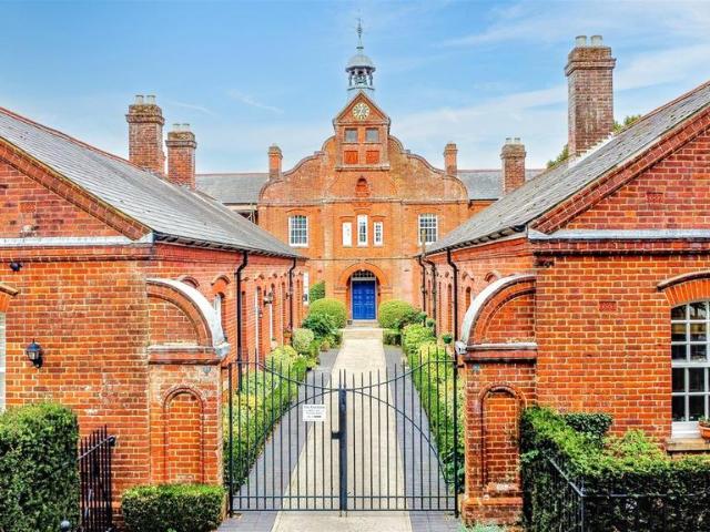 Flat for sale in Horseport, Ashurst Bridge