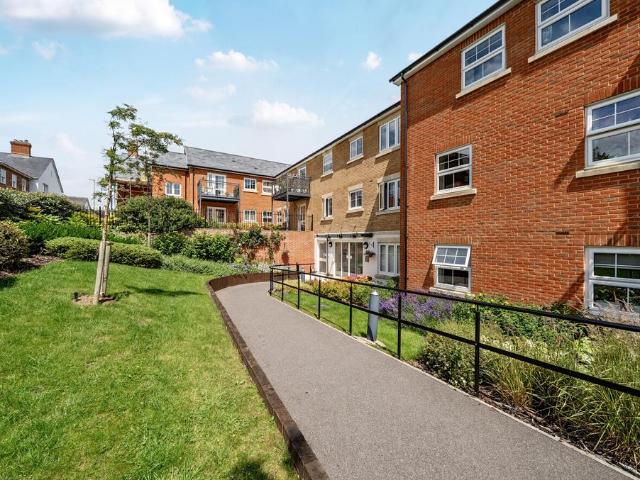 Flat for sale in Bolton Low Houses, Hampshire