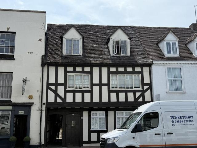Flat for sale in Tewkesbury, Pamington