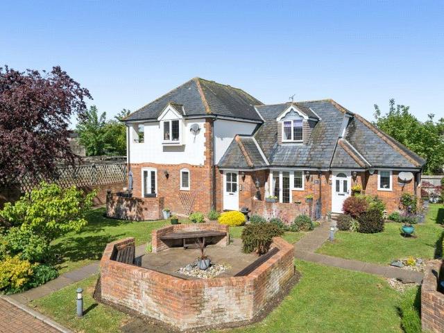 Flat for sale in Lunnon, Buckinghamshire