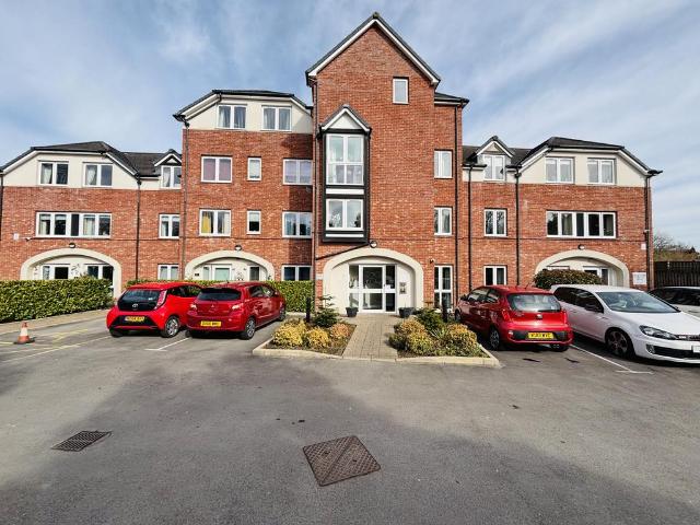 Flat for sale in Hazel Grove, Greater Manchester