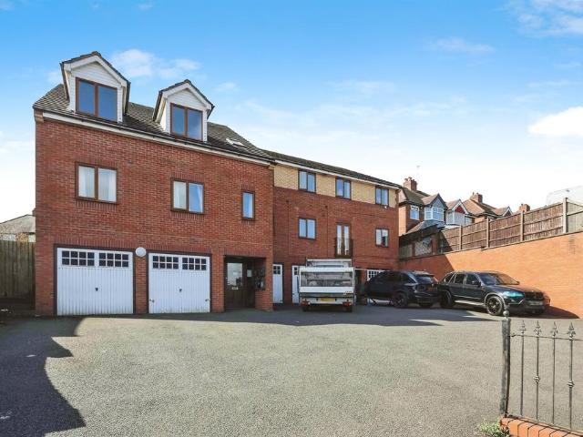 Flat for sale in Rounds Green, Tividale
