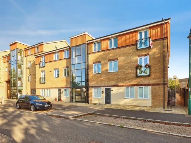 Flat for sale in Hampton Vale, Peterborough