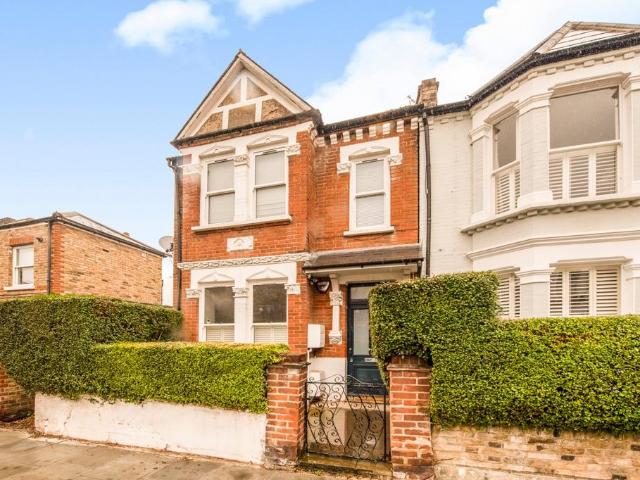 Flat for sale in London Borough of Wandsworth, Greater London