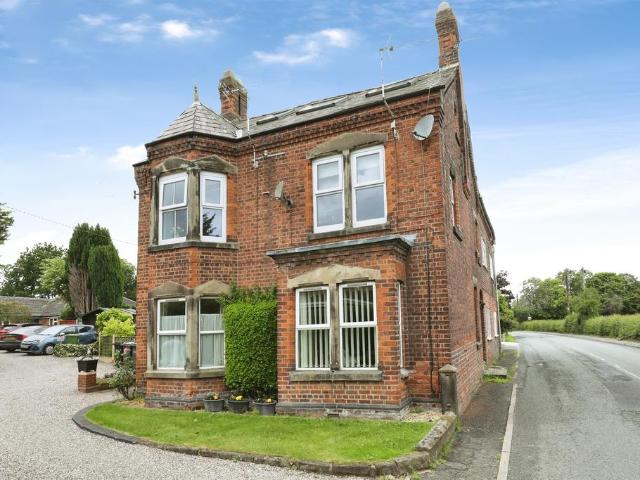 Flat for sale in Weaverham, Gorstage