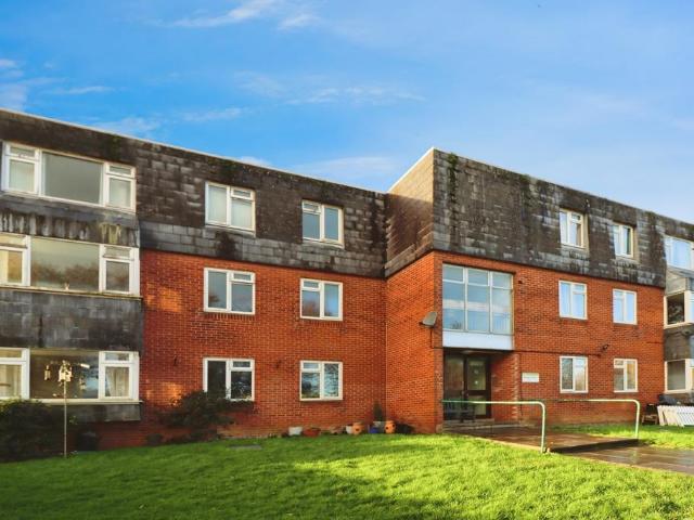 Flat for sale in Cam, Stroud
