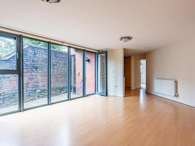 Flat for sale in Redcliffe, Feckenham