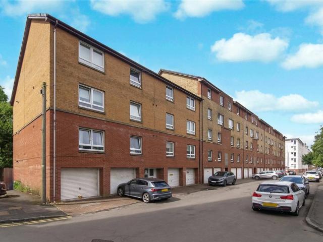 Flat for sale in Whiteinch, Scotland