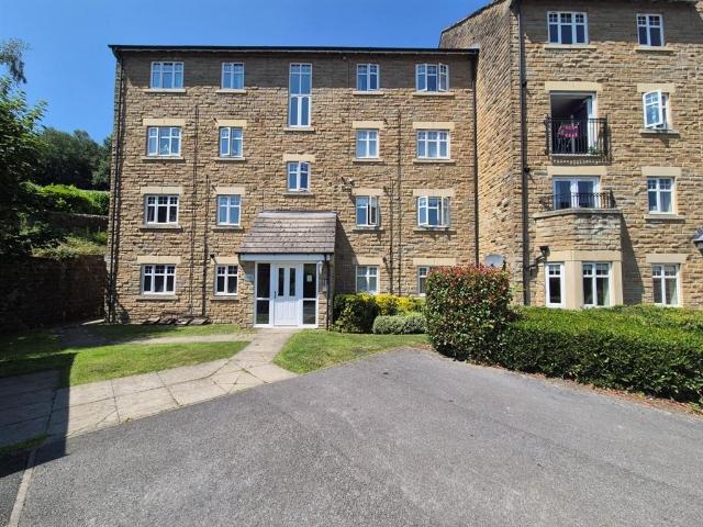 Flat for sale in Ripponden, West Yorkshire
