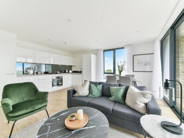Flat for sale in Birch Green, Lower Halliford