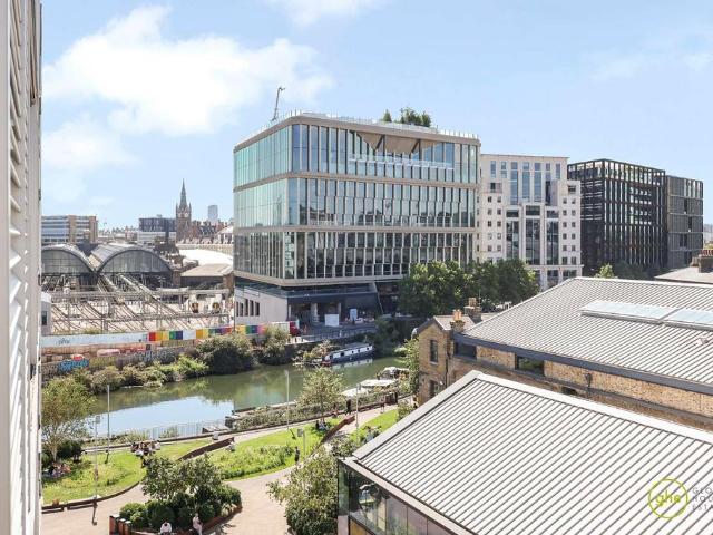 Flat for sale in London Borough of Islington, Greater London