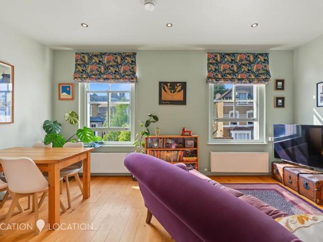 Flat for sale in Upper Clapton, Greater London