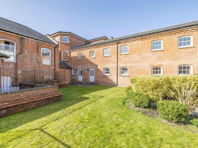 Flat for sale in Martyrs Field, The Bridge