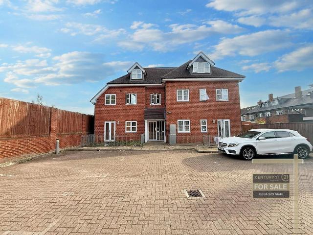 Flat for sale in London Borough of Hounslow, Heston